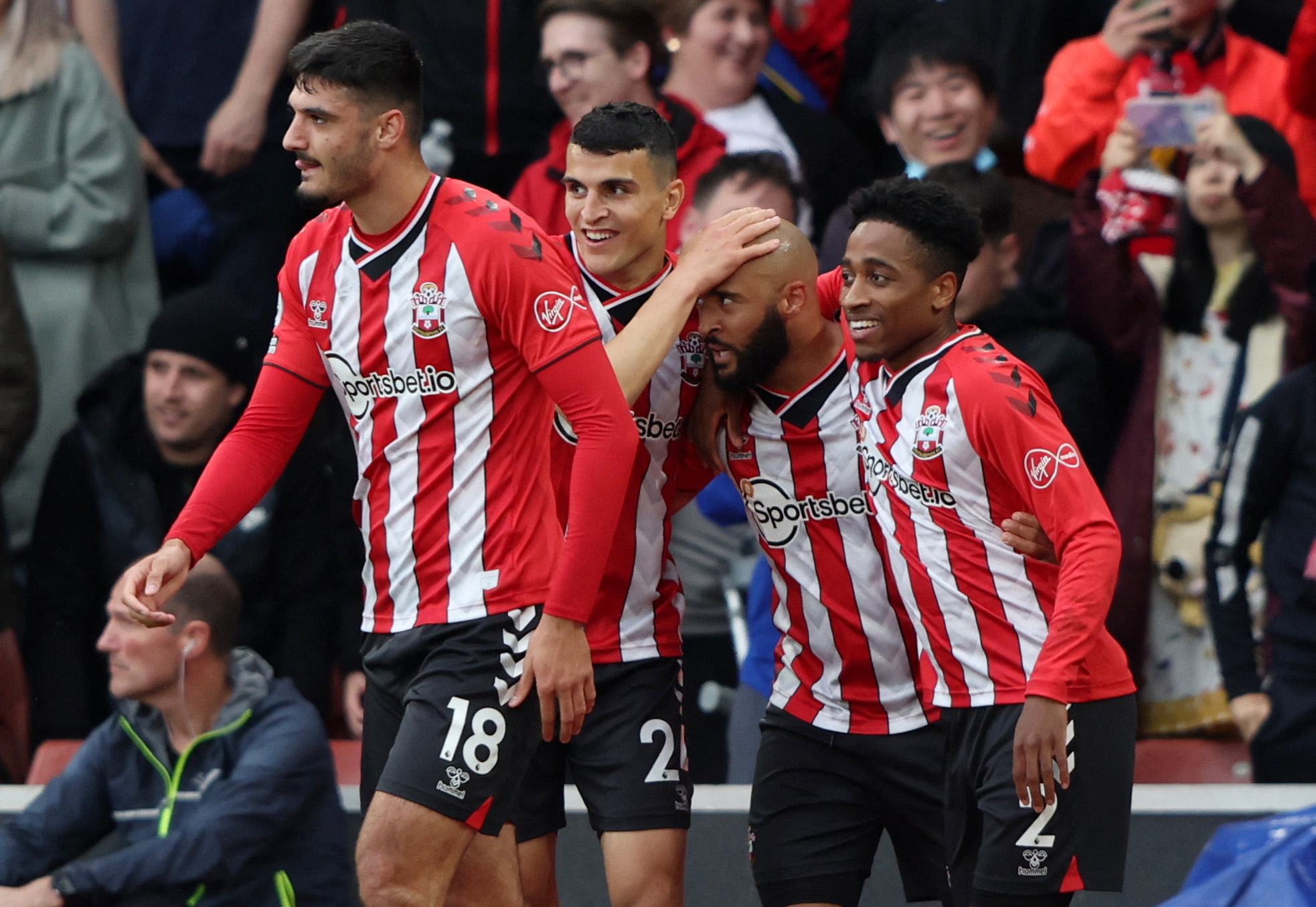 混团世界杯，孙颖莎真的好，把吉祥物送给了小妹妹，期待她的下次比赛（混团世界杯：孙颖莎暖心将吉祥物赠给小妹妹，期待她的下一场比赛）