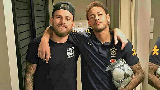 杰伦·约翰逊成为08年詹姆斯以来连续两场砍三双最年轻的前锋（自2008年詹姆斯以来，杰伦-约翰逊成为连续两场拿下三双的最年轻前锋）