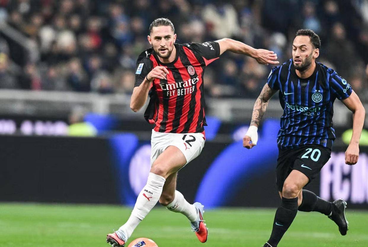 本泽马评选历史最佳阵容：（本泽马心目中的历史最佳阵容揭晓）