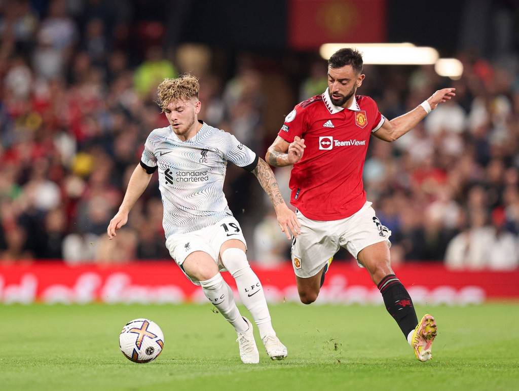 从替补到主力，他靠努力逆袭（他凭努力从替补跃升为主力）